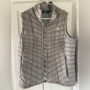 Women's Large North Face vest. In excellent condition worn only a few times